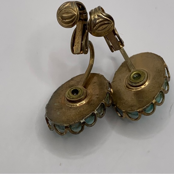 Turquoise gold glitter lucite cabochon vintage robin’s egg clip on earrings - Picture 8 of 11